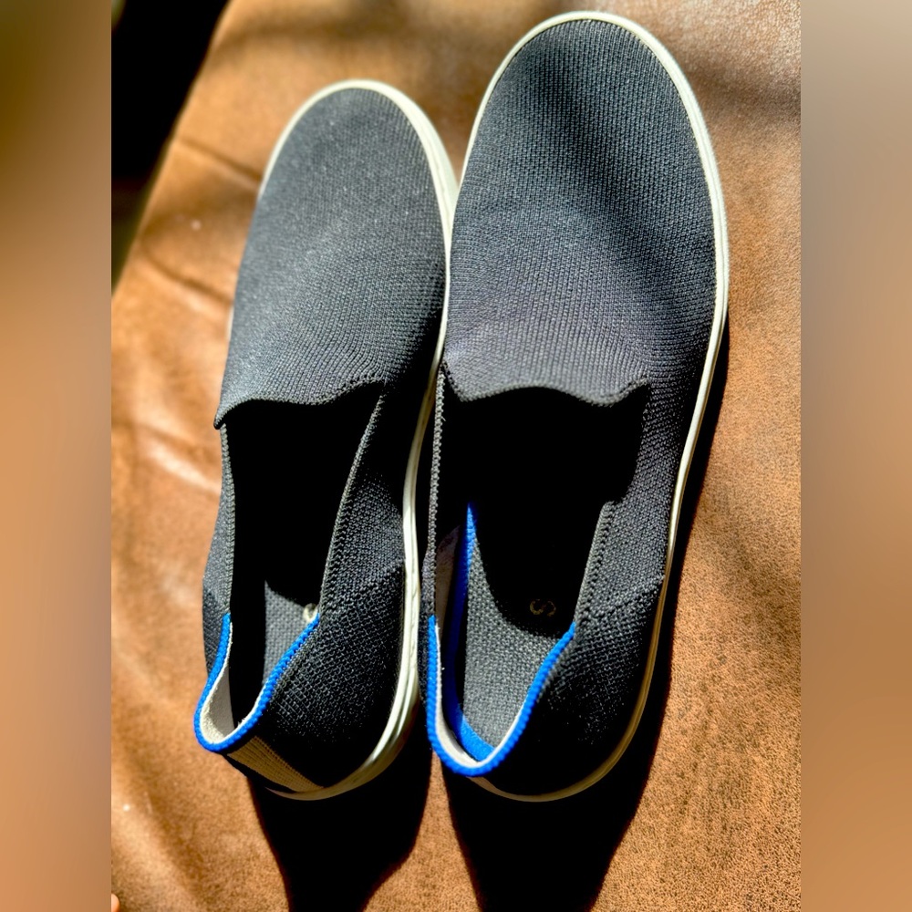 Women’s black Rothy shoe